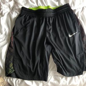 NIKE BLACK SHORTS